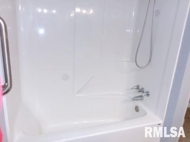 1209 S 4th St, Pekin, IL 61554 - full bath with shower / bathtub combination