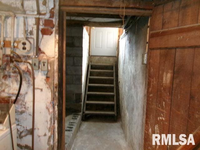 1209 S 4th St, Pekin, IL 61554 - view of unfinished below grade area