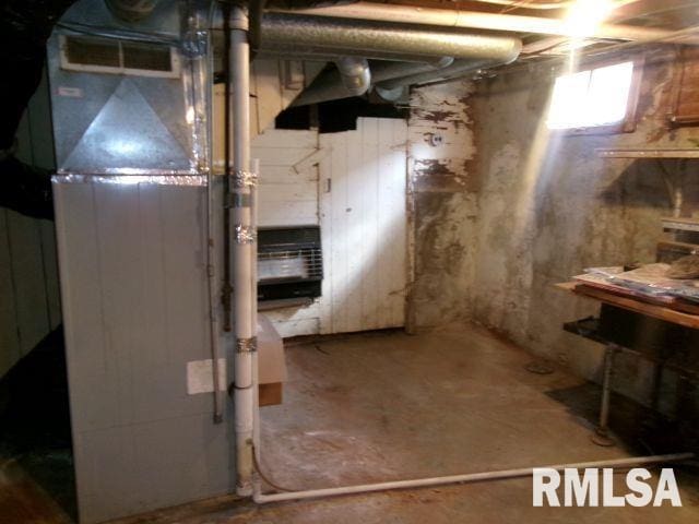 1209 S 4th St, Pekin, IL 61554 - view of below grade area