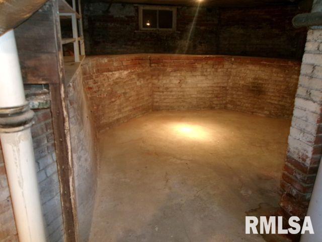 1209 S 4th St, Pekin, IL 61554 - view of basement