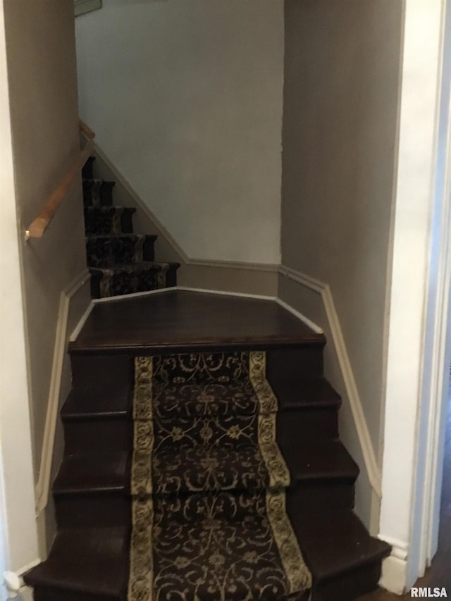 1209 S 4th St, Pekin, IL 61554 - view of stairs