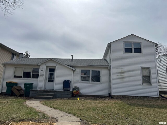 629 W Orchard St, Macomb, IL 61455 - view of front of property with a front yard and roof with shingles