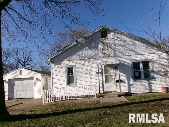 263 Koch St, Pekin, IL 61554 - view of front facade featuring an outbuilding