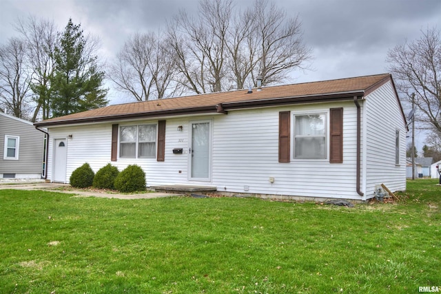 326 N White St, Macomb, IL 61455 - single story home with a front yard