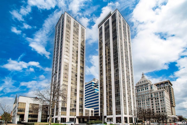 123 SW Jefferson Ave Unit E7W, Peoria, IL 61602