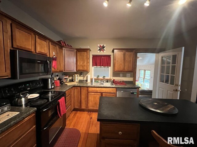822 S Mcarthur St, Macomb, IL 61455 - staircase featuring a ceiling fan