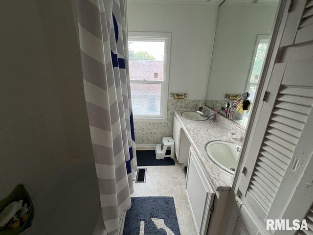 822 S Mcarthur St, Macomb, IL 61455 - office area with tile patterned floors