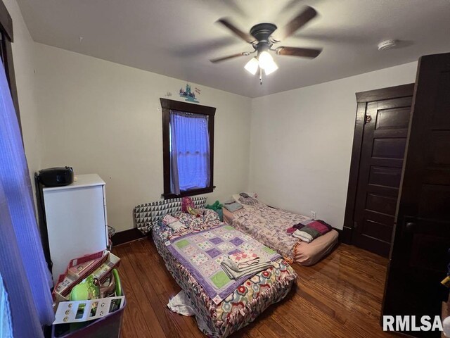 822 S Mcarthur St, Macomb, IL 61455 - bedroom featuring wood finished floors and ceiling fan