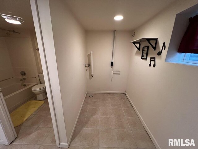 822 S Mcarthur St, Macomb, IL 61455 - washroom featuring light tile patterned flooring, baseboards, and recessed lighting