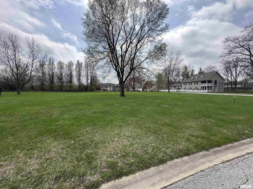 100 Peace Field Ln, East Peoria, IL 61611