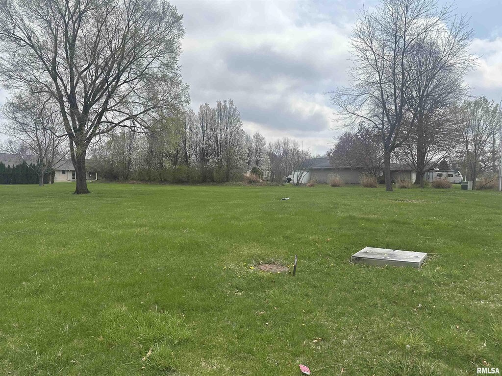 100 Peace Field Ln, East Peoria, IL 61611