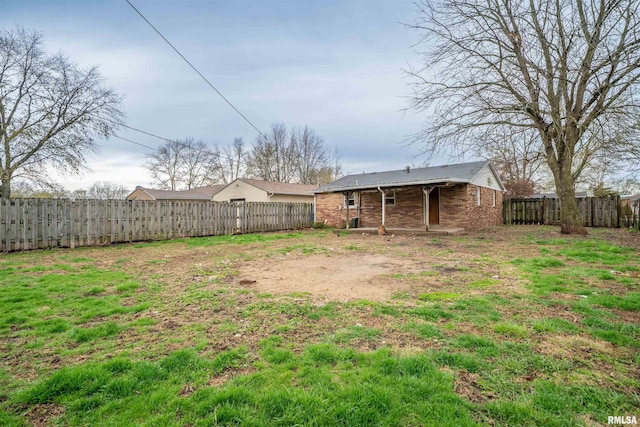 view of yard featuring a fenced backyard