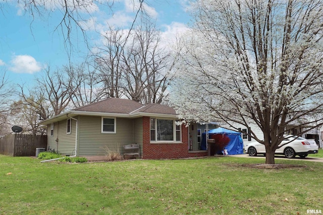558 E Prospect St, Farmington, IL 61531 - photo 1
