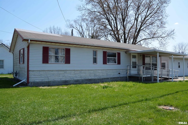 407 S Ward St, Macomb, IL 61455 - single story home with a porch and a front lawn