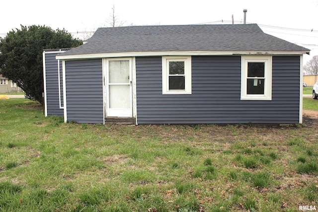420 S Western Ave, Abingdon, IL 61410 - unfurnished room with dark carpet and baseboards