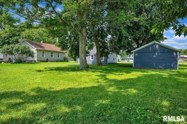 420 S Western Ave, Abingdon, IL 61410 - view of grassy yard