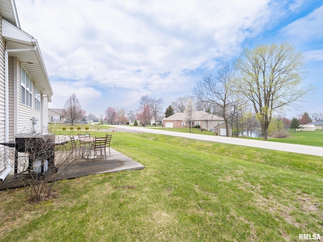 view of yard featuring a residential view