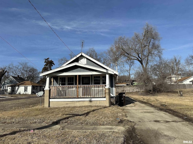 1017 W Brons Ave, Peoria, IL 61604 - view of front of home with a porch