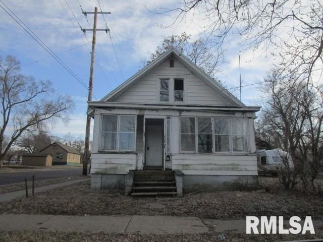 2502 W Malone St, Peoria, IL 61605 - view of front of property featuring entry steps