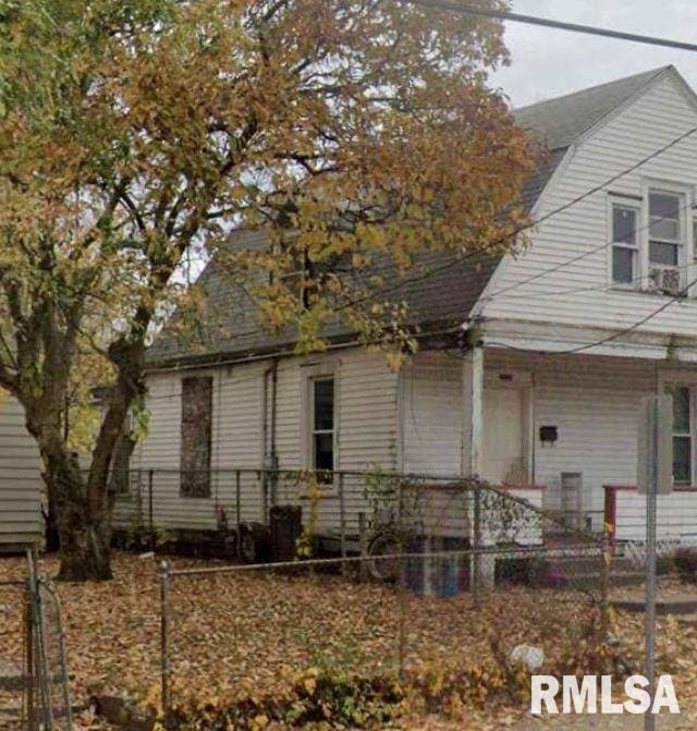 2126 W Proctor St, Peoria, IL 61605 - view of front of property with fence