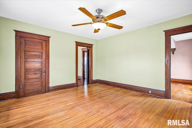 unfurnished room with light wood-style flooring, baseboards, and a ceiling fan