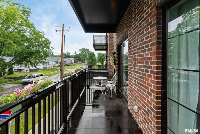 1310 E Samuel Ave, Peoria Heights, IL 61616 - balcony with a residential view
