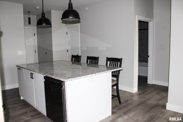 1310 E Samuel Ave, Peoria Heights, IL 61616 - kitchen featuring pendant lighting, baseboards, and a kitchen island