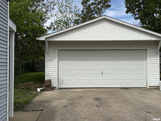 view of detached garage
