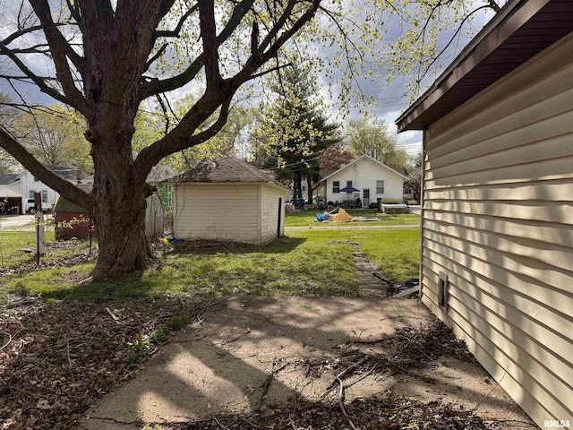 view of yard with a patio area