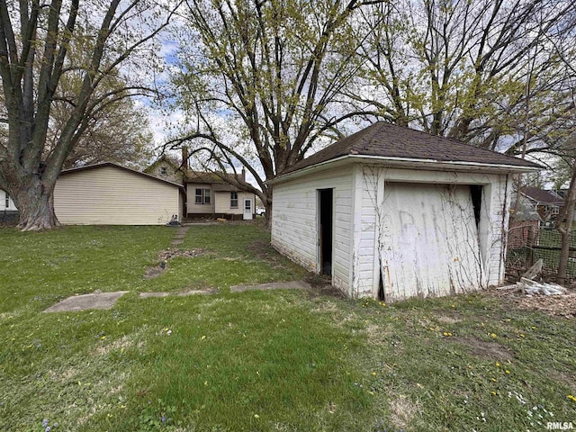 view of yard featuring an outbuilding and a storage shed