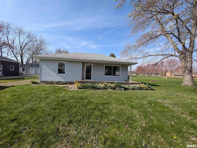 view of front of home featuring a front lawn