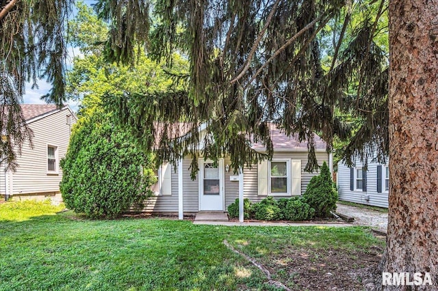 301 E Ellington Dr, Peoria, IL 61603 - view of property hidden behind natural elements featuring a front yard