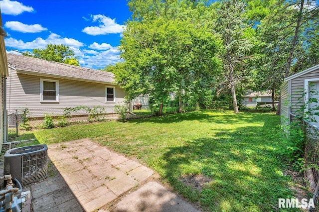 301 E Ellington Dr, Peoria, IL 61603 - view of yard