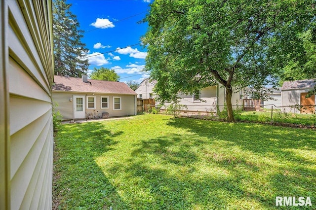 301 E Ellington Dr, Peoria, IL 61603 - view of yard
