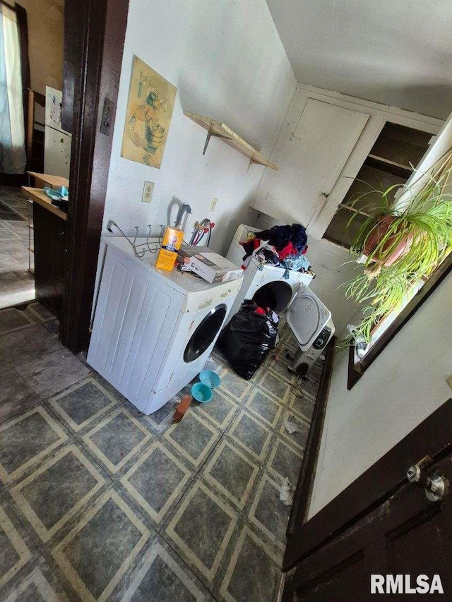 washroom with washer / clothes dryer, tile patterned floors, and laundry area