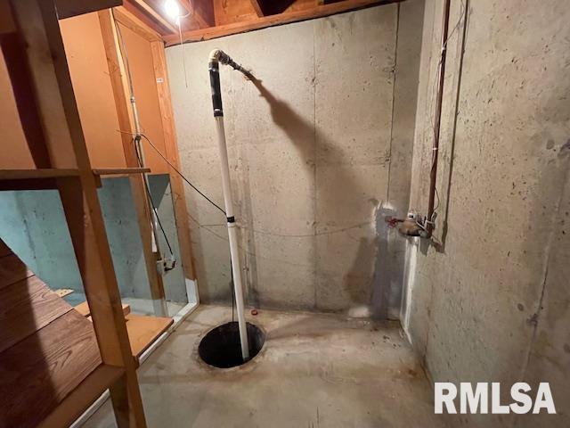 view of unfinished basement