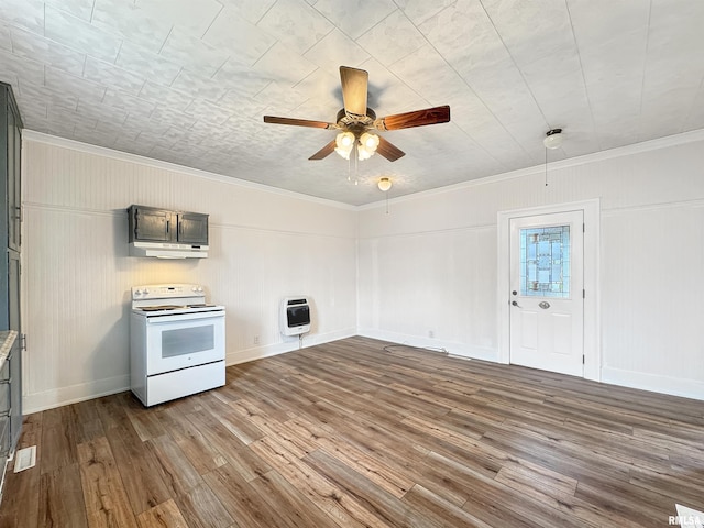 370 W Carter St, Fairview, IL 61432 - unfurnished living room with baseboards, heating unit, ceiling fan, crown molding, and hardwood / wood-style flooring