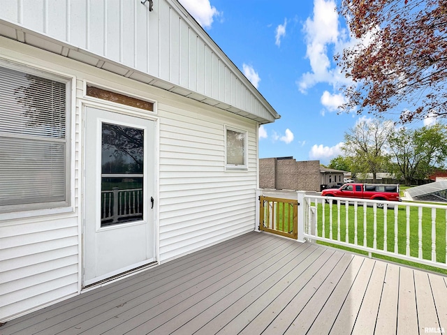 370 W Carter St, Fairview, IL 61432 - deck with a lawn