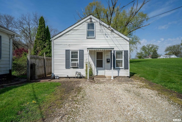 212 S Cone St, Farmington, IL 61531 - view of front of property featuring fence, cooling unit, and a front lawn