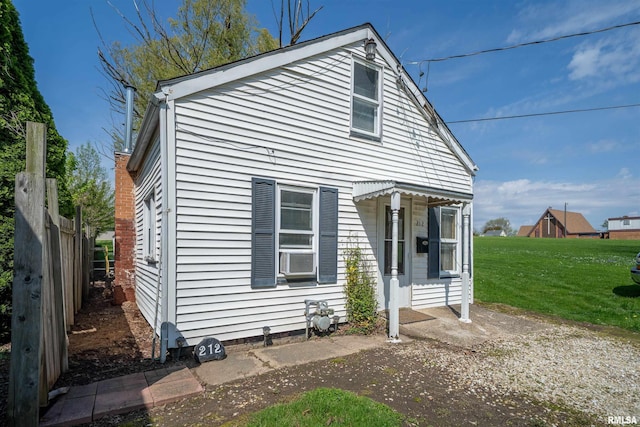 212 S Cone St, Farmington, IL 61531 - bungalow-style house featuring fence and a front yard