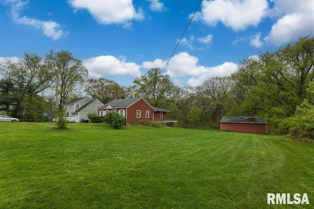 view of yard with a storage shed and an outdoor structure