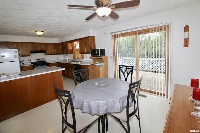 dining space featuring light floors and a ceiling fan