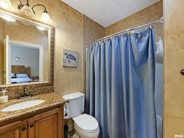 ensuite bathroom with vanity, toilet, a shower with curtain, and ensuite bath