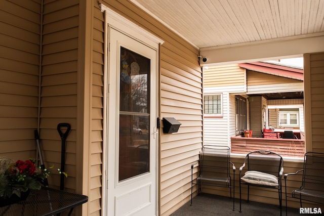 property entrance featuring covered porch