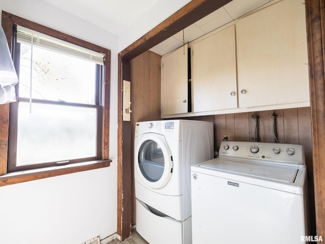 laundry area featuring cabinet space and washer and clothes dryer