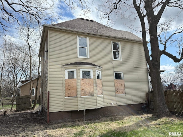 707 E Ravine Ave, Peoria, IL 61603 - back of property with fence and roof with shingles