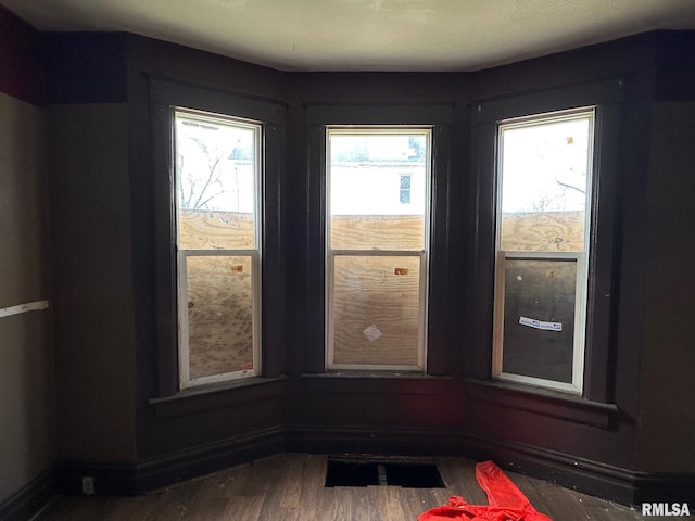 707 E Ravine Ave, Peoria, IL 61603 - room details with visible vents and wood finished floors