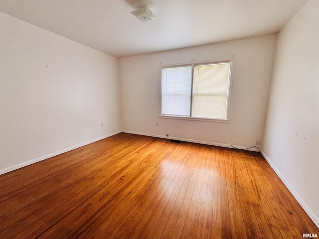 711 E Piper St, Macomb, IL 61455 - unfurnished room with light wood-style floors and baseboards