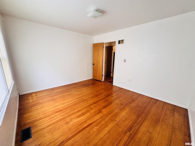 711 E Piper St, Macomb, IL 61455 - unfurnished room with light wood-style flooring and baseboards