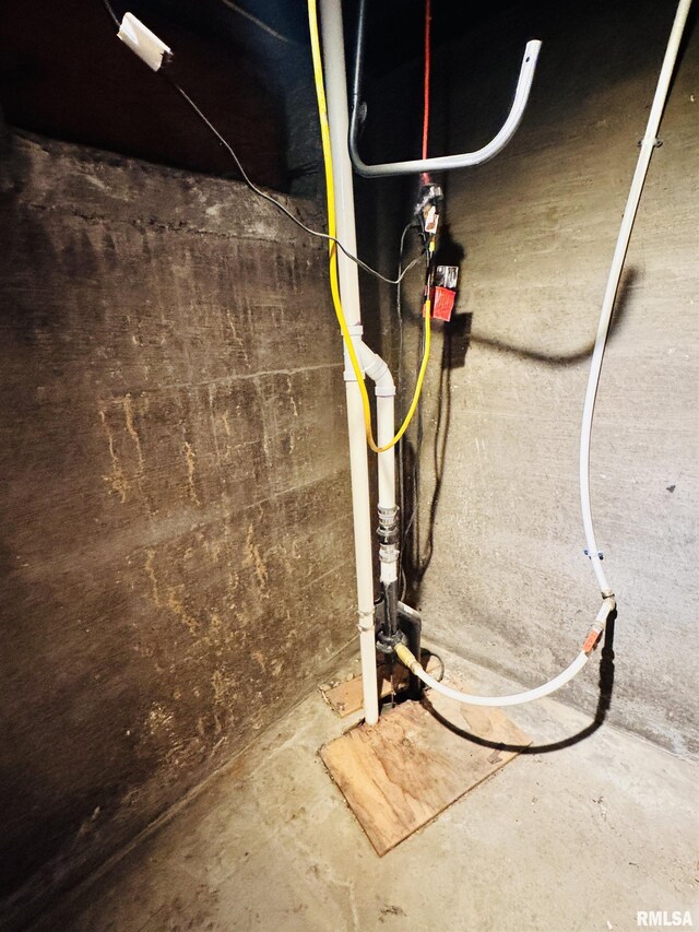 711 E Piper St, Macomb, IL 61455 - basement view of unfinished concrete floors